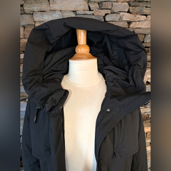 Cole Haan NWT Long Black Puffer Jacket With Hood, Zip Front, Size M - Picture 9 of 11